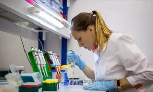 Nga phát triển hơn 10 loại vaccine ngừa COVID-19