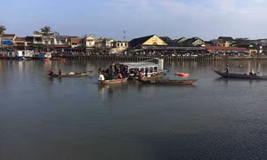 Giận vợ, chồng lao ô tô xuống sông tự tử, 3 người trong gia đình thiệt mạng
