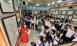 Triển lãm lưu động bản đồ và tư liệu về Hoàng Sa, Trường Sa tại Quảng Trị