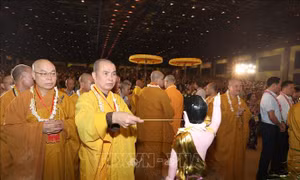 Đại lễ Phật đản: Hành trình ánh sáng - Chạm vào từ bi