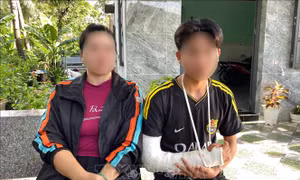 Điều tra vụ một nam sinh bị đánh gãy tay ngay trong sân trường