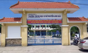 Xử lý nghiêm việc hiệu trưởng nhờ người làm bài kiểm tra hộ