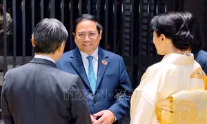 Thủ tướng Phạm Minh Chính cùng lãnh đạo các nước ASEAN hội kiến Nhà vua và Hoàng hậu Nhật Bản