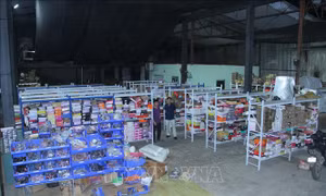 Phát hiện kho hàng chứa gần 8.000 đôi giày dép không rõ nguồn gốc 