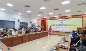 Giao lưu điển hình tiên tiến 'Mỗi tấm gương một khát vọng cống hiến'