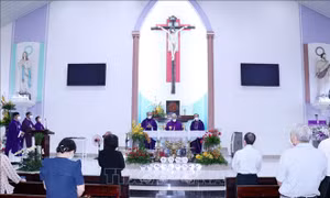 Lễ tưởng niệm và Thánh lễ cầu nguyện cho đồng bào tử vong trong đại dịch COVID-19