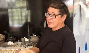 Người đi tìm gương mặt quá khứ