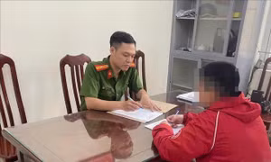 Triệu tập shipper có hành vi hành hung nữ khách hàng