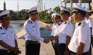 Đoàn công tác số 4 hoàn thành chuyến thăm huyện đảo Trường Sa và Nhà giàn DK1/8