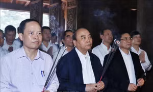 Thủ tướng dâng hương tại Khu di tích lịch sử Quốc gia đặc biệt Lam Kinh