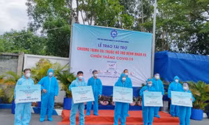 TP Hồ Chí Minh: Trao tặng 10.000 túi thuốc hỗ trợ bệnh nhân cách ly, theo dõi điều trị tại nhà