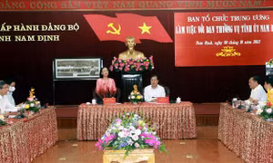 Đồng chí Trương Thị Mai làm việc với Ban Thường vụ Tỉnh ủy Nam Định 