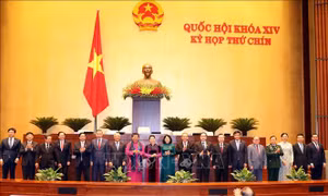Thông qua Nghị quyết phê chuẩn danh sách Phó Chủ tịch và Ủy viên Hội đồng Bầu cử quốc gia