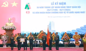 Ngân hàng Quân đội đón nhận Huân chương Bảo vệ Tổ quốc hạng Nhất