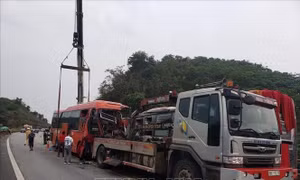 Phân luồng giao thông sau tai nạn trên cao tốc Nội Bài – Lào Cai