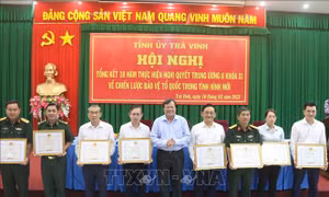 Kết hợp chặt chẽ phát triển kinh tế - xã hội với củng cố quốc phòng, an ninh