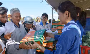 Hội chợ 'Tết Nhân ái': Hỗ trợ các gia đình khó khăn vui Xuân 