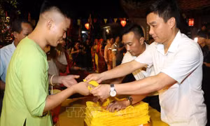 Khai ấn đền Kiếp Bạc và ban ấn cho nhân dân cùng du khách thập phương 