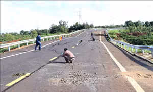 Bộ GTVT yêu cầu đình chỉ chức vụ các cá nhân liên quan sự cố hư hỏng đường Hồ Chí Minh
