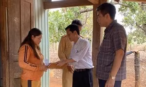 Thăm hỏi gia đình các nạn nhân trong hai vụ tai nạn giao thông tại Gia Lai