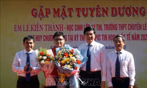 Tuyên dương học sinh giành Huy chương Vàng Olympic Tin học quốc tế