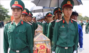 Đón 158 hài cốt liệt sĩ quân tình nguyện, chuyên gia Việt Nam hy sinh tại Campuchia về nước