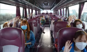 Chăm lo cho công nhân dịp Tết: Vui lòng người ở, vừa lòng người đi