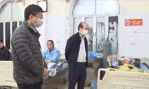 Khẩn trương cứu chữa bệnh nhân trong vụ tai nạn giao thông ở Hà Giang
