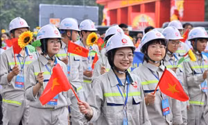 Lễ diễu hành công nhân lao động chào mừng kỷ niệm 140 năm Ngày Quốc tế lao động