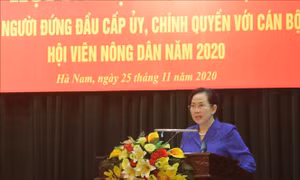 Người đứng đầu cấp ủy, chính quyền đối thoại giữa với cán bộ, hội viên nông dân