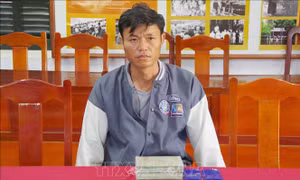 Bắt đối tượng vận chuyển hai bánh heroin, 400 viên ma túy tổng hợp
