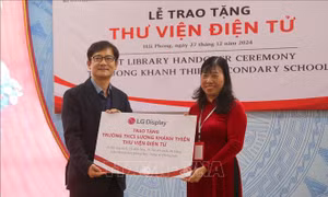 Trao tặng Thư viện điện tử cho học sinh Hải Phòng