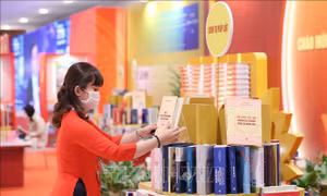 Trưng bày sách, báo phục vụ Đại hội XIII 