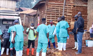 Nhân viên tuyến đầu chống dịch Ebola bị nợ lương