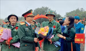 Tự hào tiếp bước cha anh