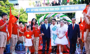 Thủ tướng Phạm Minh Chính dự Lễ khai giảng tại Trường PTCS Nguyễn Đình Chiểu 