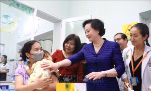 Hơn 2.200 tỷ đồng ủng hộ Quỹ 'Ngày mai tươi sáng' hỗ trợ bệnh nhân ung thư nghèo