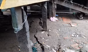 Nứt bờ Tây sông Hậu, 11 hộ dân An Giang phải di dời khẩn cấp