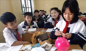 Noi gương Bác, học sinh Hà Tĩnh thực hành tiết kiệm