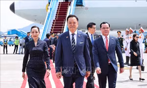Thủ tướng Thái Lan đến Hà Nội, bắt đầu thăm chính thức Việt Nam và dự AFF 2026