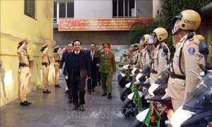 Công an Hà Nội ra quân đảm bảo an toàn giao thông đầu Xuân 