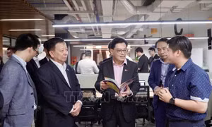 Phó Thủ tướng Singapore thăm hệ sinh thái cộng đồng khởi nghiệp tại Bình Dương 