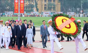 Thủ tướng Nhật Bản vào Lăng viếng Chủ tịch Hồ Chí Minh; tưởng niệm các Anh hùng liệt sĩ