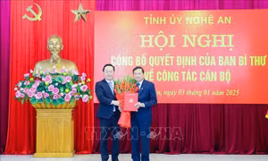 Công bố, trao Quyết định chuẩn y Phó Bí thư Tỉnh ủy Nghệ An