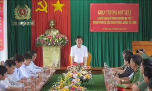 Kon Tum: Khen thưởng đột xuất thành tích phá án vi phạm về khai thác, bảo vệ rừng