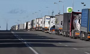 Cửa khẩu biên giới giữa Slovakia và Ukraine bị phong tỏa