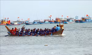 Lễ hội đua thuyền rồng truyền thống vùng biển Cà Ná