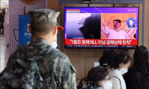 Sau khi phóng tên lửa ICBM, Triều Tiên lại nã đạn pháo vào vùng đệm quân sự 