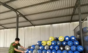Quảng Ninh: Phát hiện, thu giữ hơn 500 bình chứa khí cười 