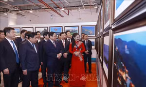 Triển lãm ảnh nghệ thuật và trưng bày các sản phẩm Vùng đồng bằng sông Hồng